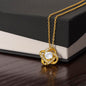 Collier avec nœud d'amour et carte sans message
