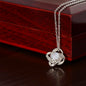 Collier avec nœud d'amour et carte sans message