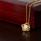 Collier avec nœud d'amour et carte sans message